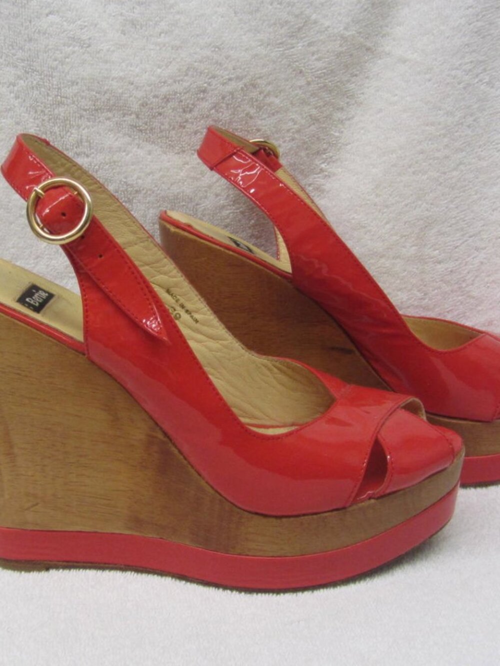 Bertie SHOES CORAL RED Patent Leather & WOOD Sz EUR 39 ( 8 1/2 ) Made in SPAIN